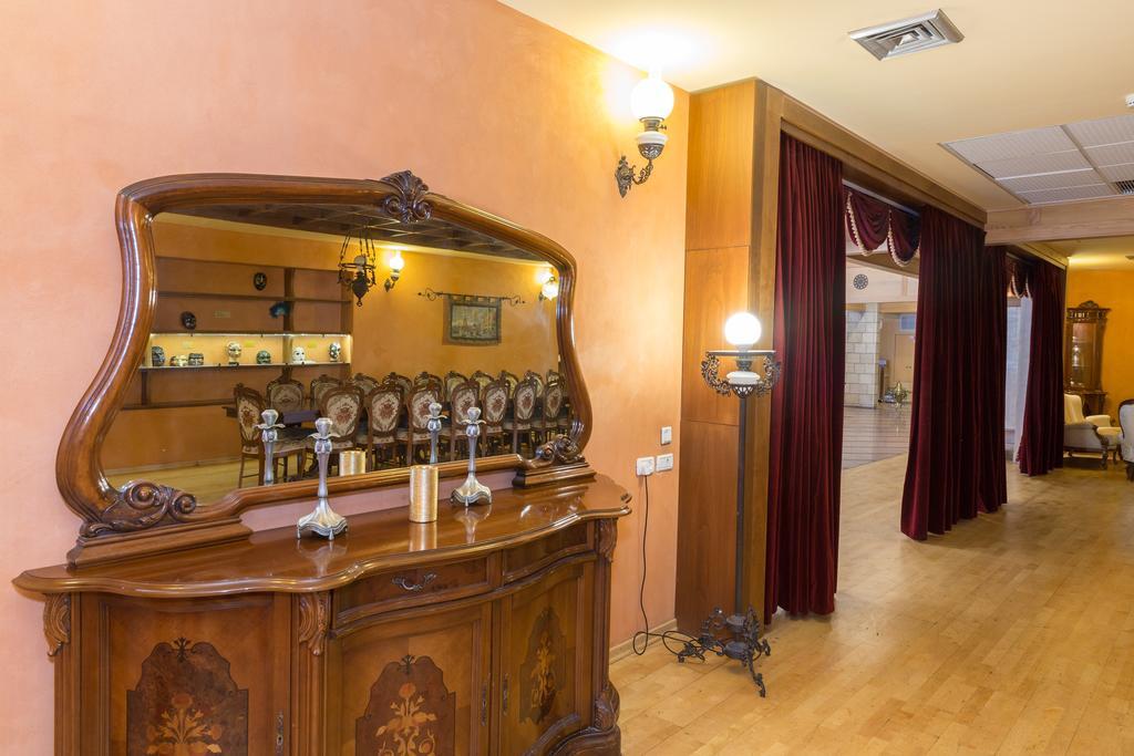 Hotel & Museum Dona Gracia Tiberias Exteriör bild